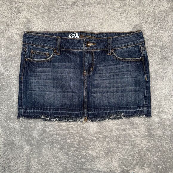 Vintage Bullhead Denim Y2K Micro Mini Skirt Dark Wash Jeans Women's Sz 8 Raw Hem - Picture 1 of 5